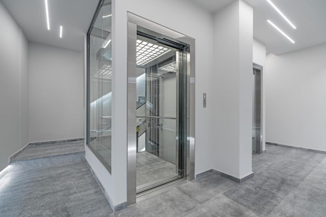 Hellenic Vibes Smart Hotel Athen Exterior foto A passenger elevator