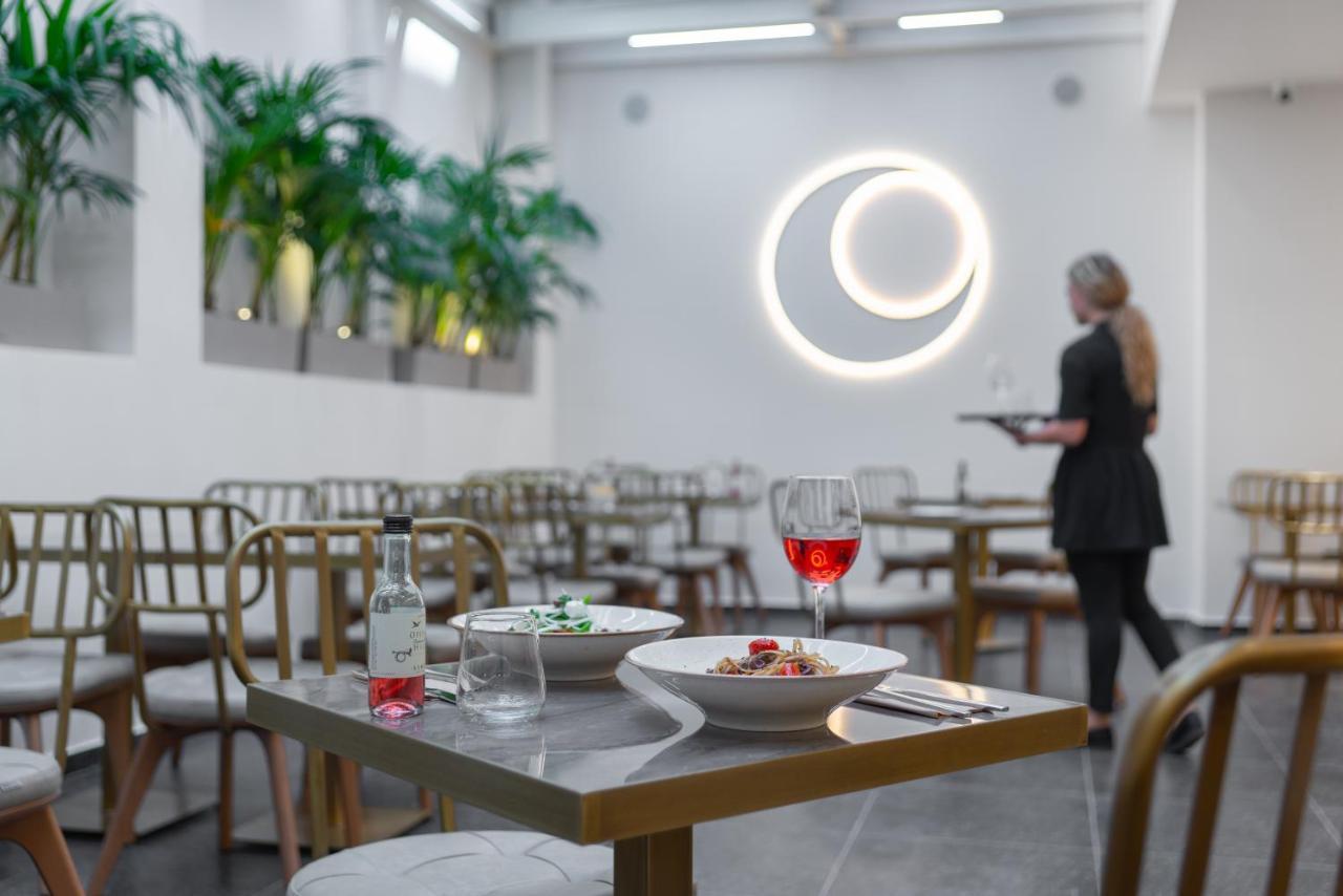 Hellenic Vibes Smart Hotel Athen Exterior foto Restaurant