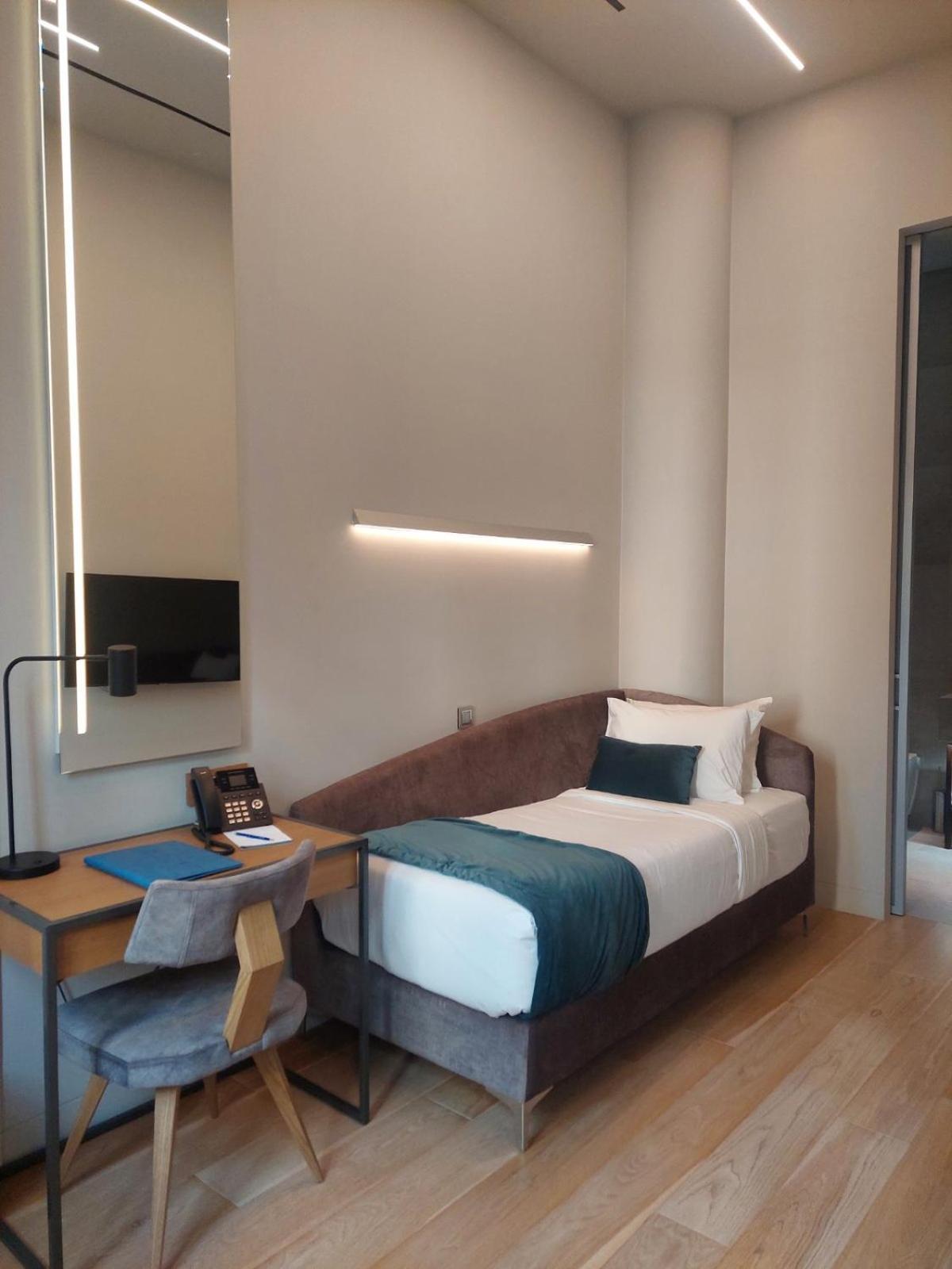 Hellenic Vibes Smart Hotel Athen Zimmer foto A room at the hotel