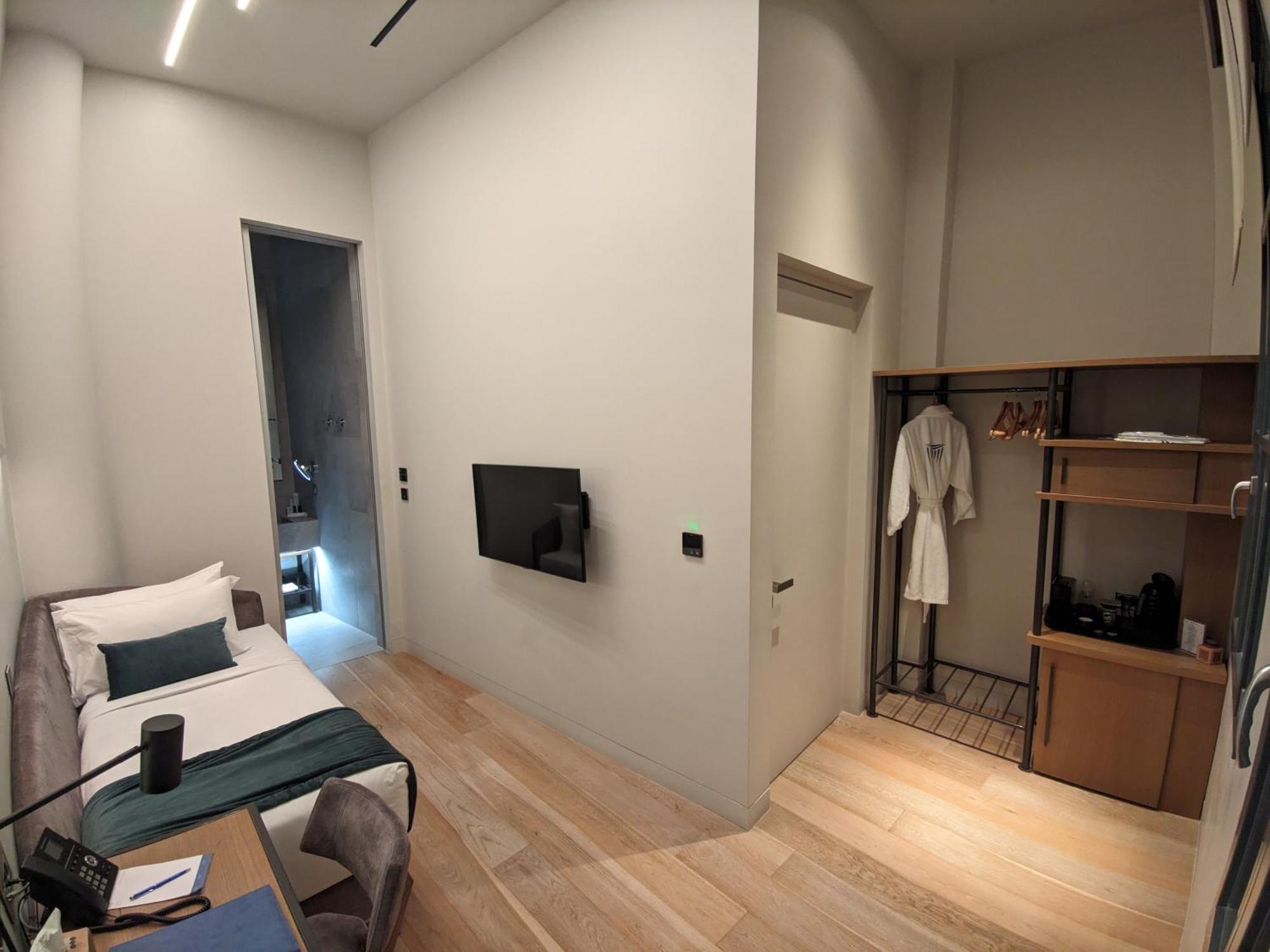 Hellenic Vibes Smart Hotel Athen Zimmer foto A room at the hotel